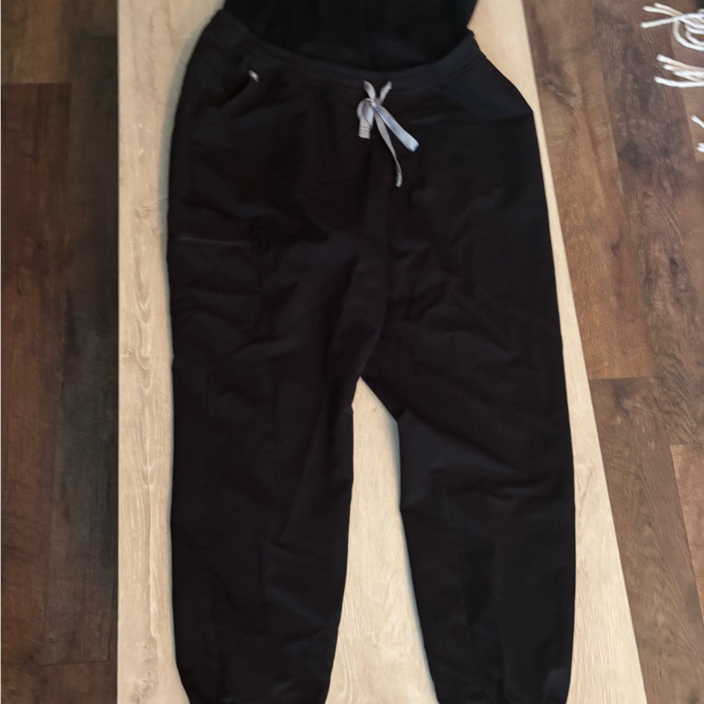 Figs maternity jogger scrubs